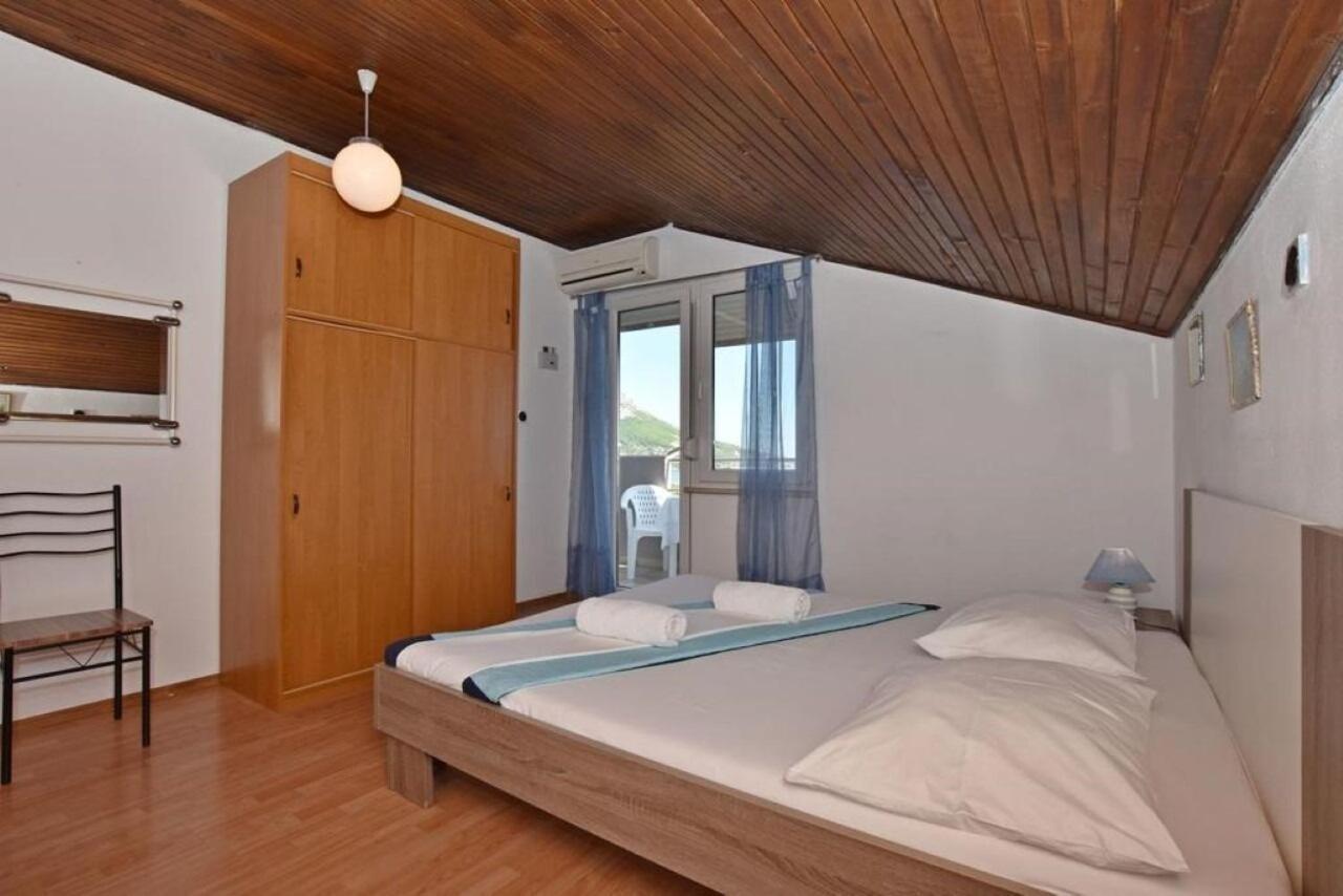 Apartment Rene Оміш Екстер'єр фото