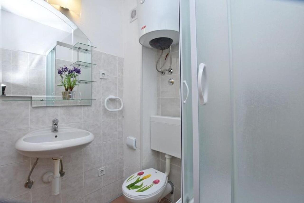 Apartment Rene Оміш Екстер'єр фото