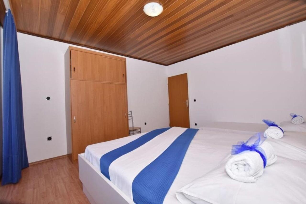 Apartment Rene Оміш Екстер'єр фото