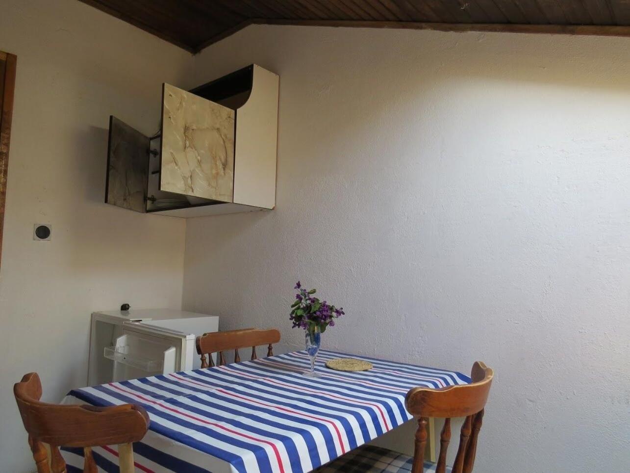 Apartment Rene Оміш Екстер'єр фото