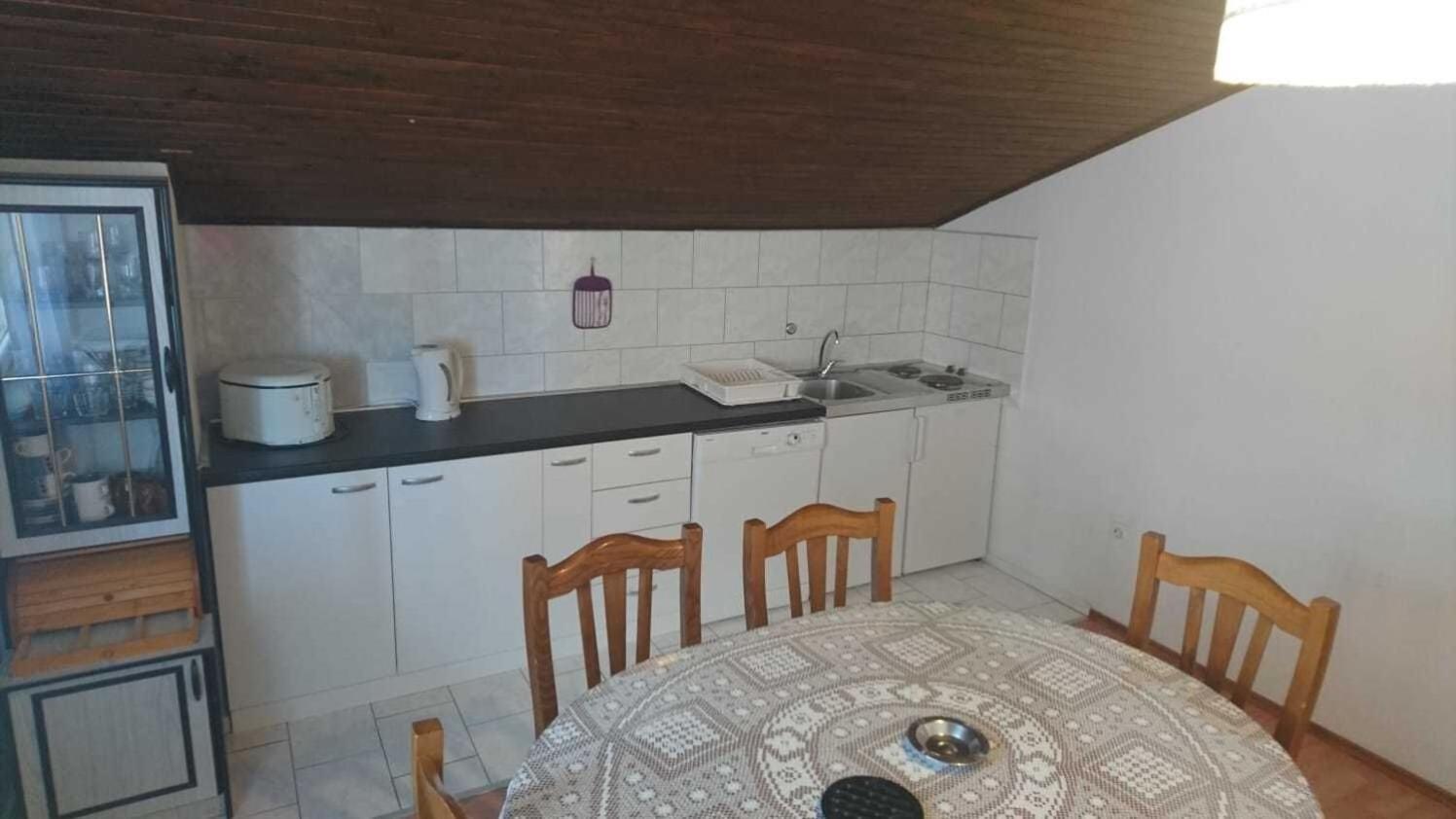Apartment Rene Оміш Екстер'єр фото