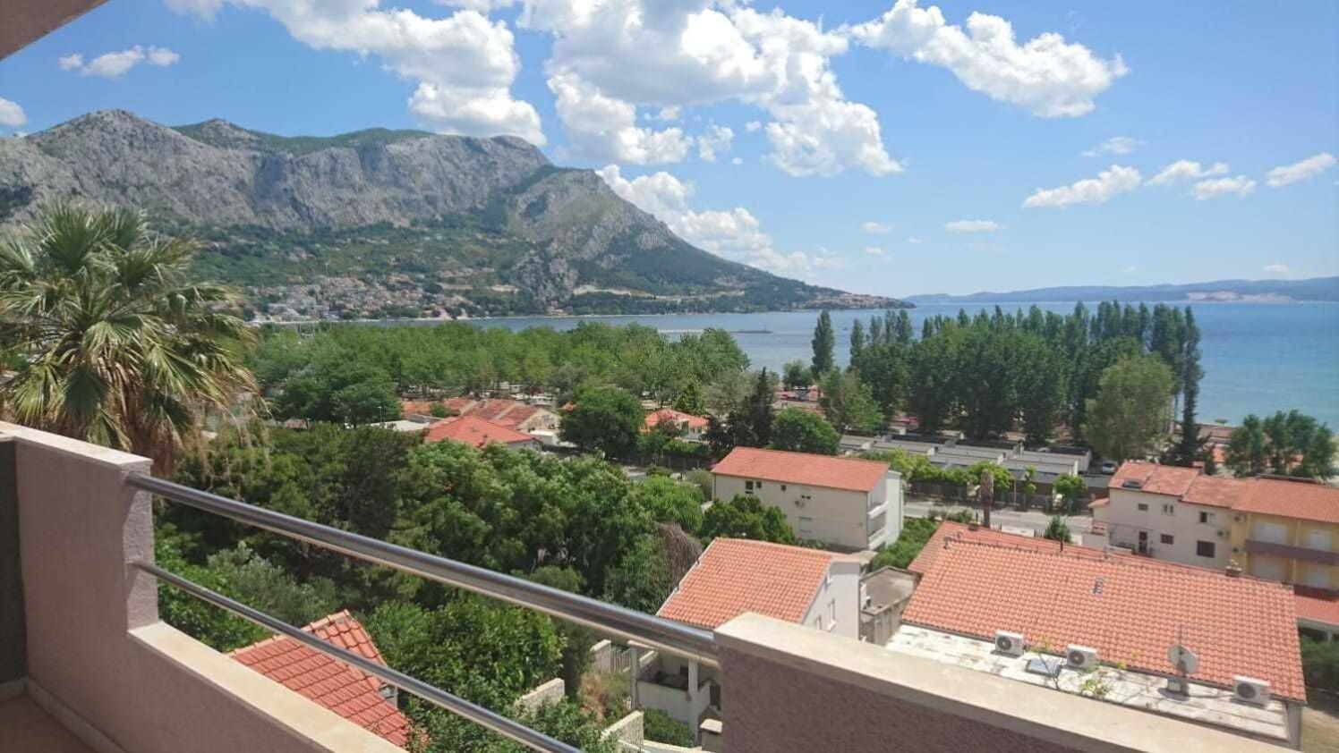 Apartment Rene Оміш Екстер'єр фото