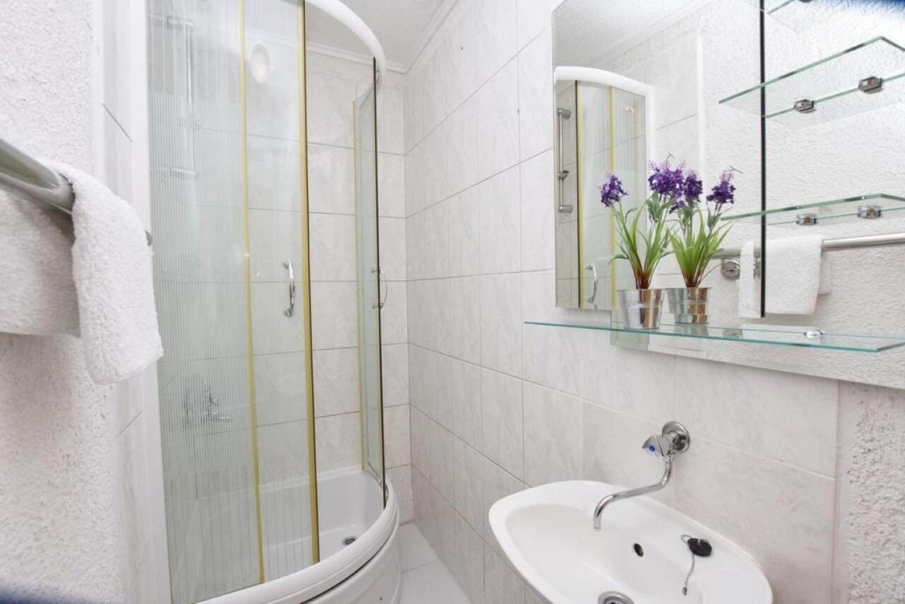 Apartment Rene Оміш Екстер'єр фото