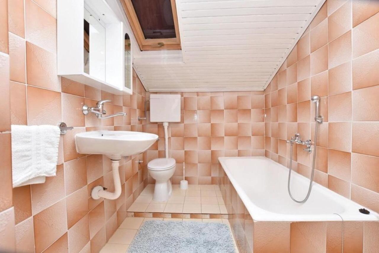 Apartment Rene Оміш Екстер'єр фото