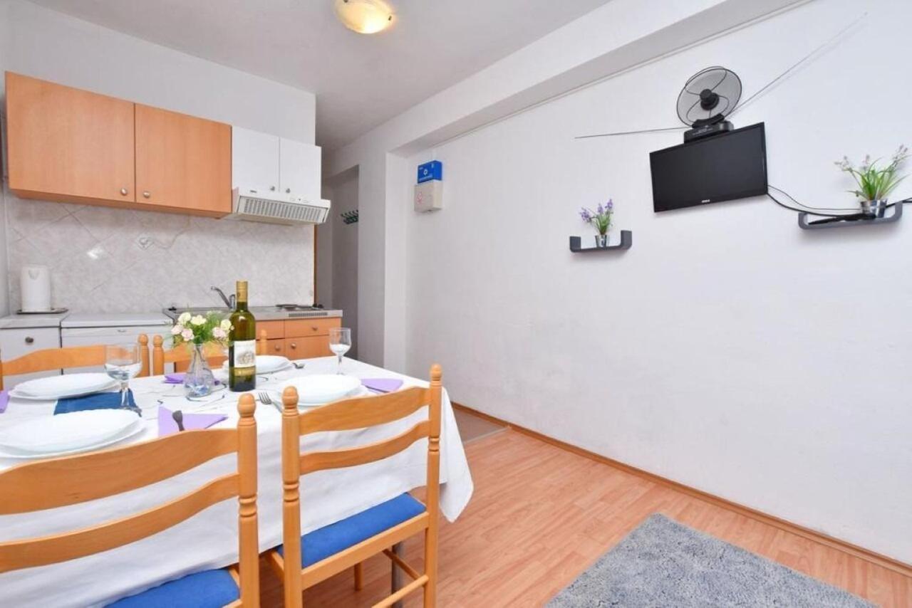 Apartment Rene Оміш Екстер'єр фото