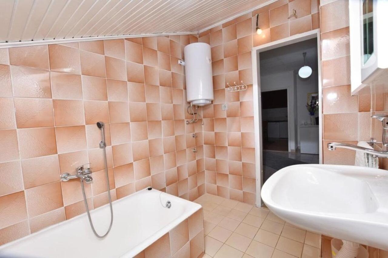 Apartment Rene Оміш Екстер'єр фото